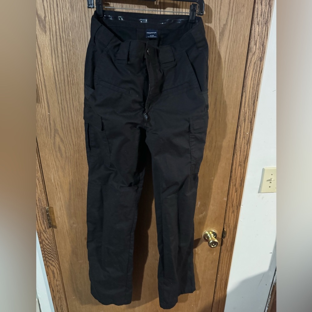 Men’s Proper cargo pants black. 
32X34